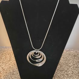 Silvertone Ladies necklace
