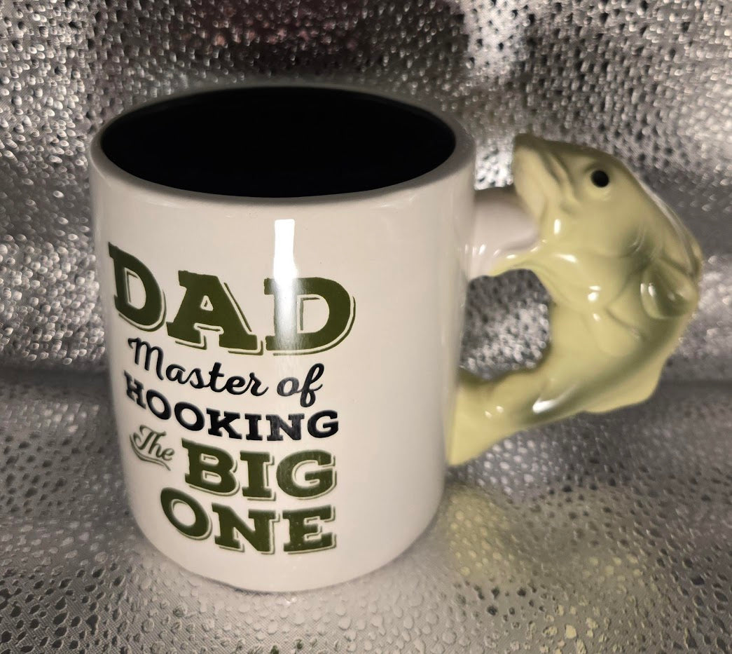 DAD MASTER OF HOOKING THE BIG ONE MUG