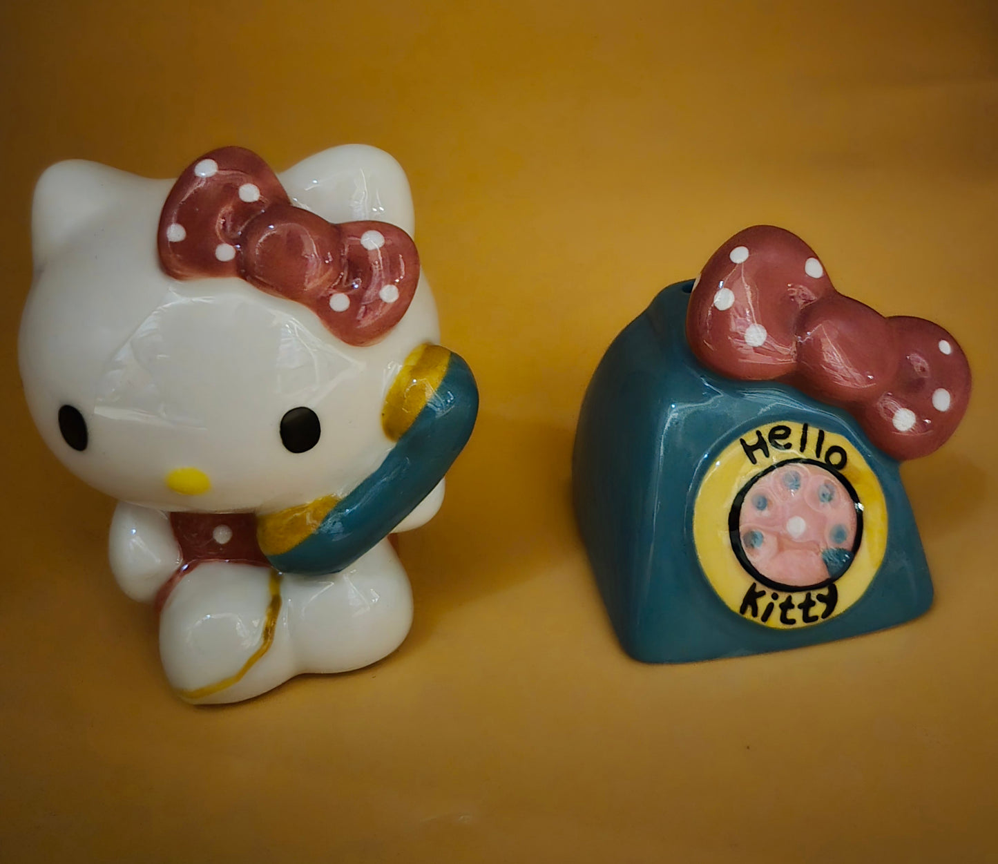 Hello Kitty Phone A Friend S&P Set