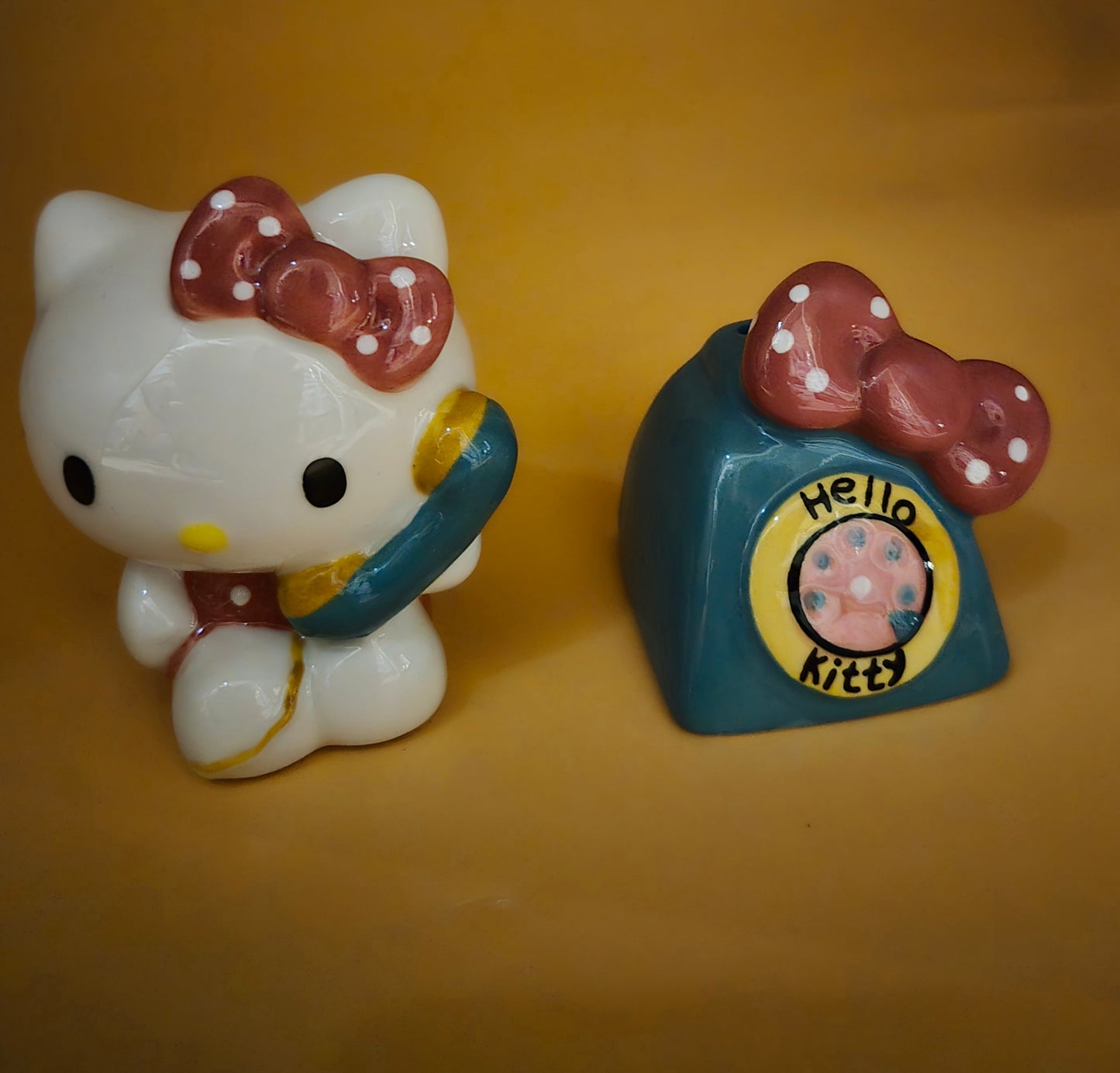 Hello Kitty Phone A Friend S&P Set