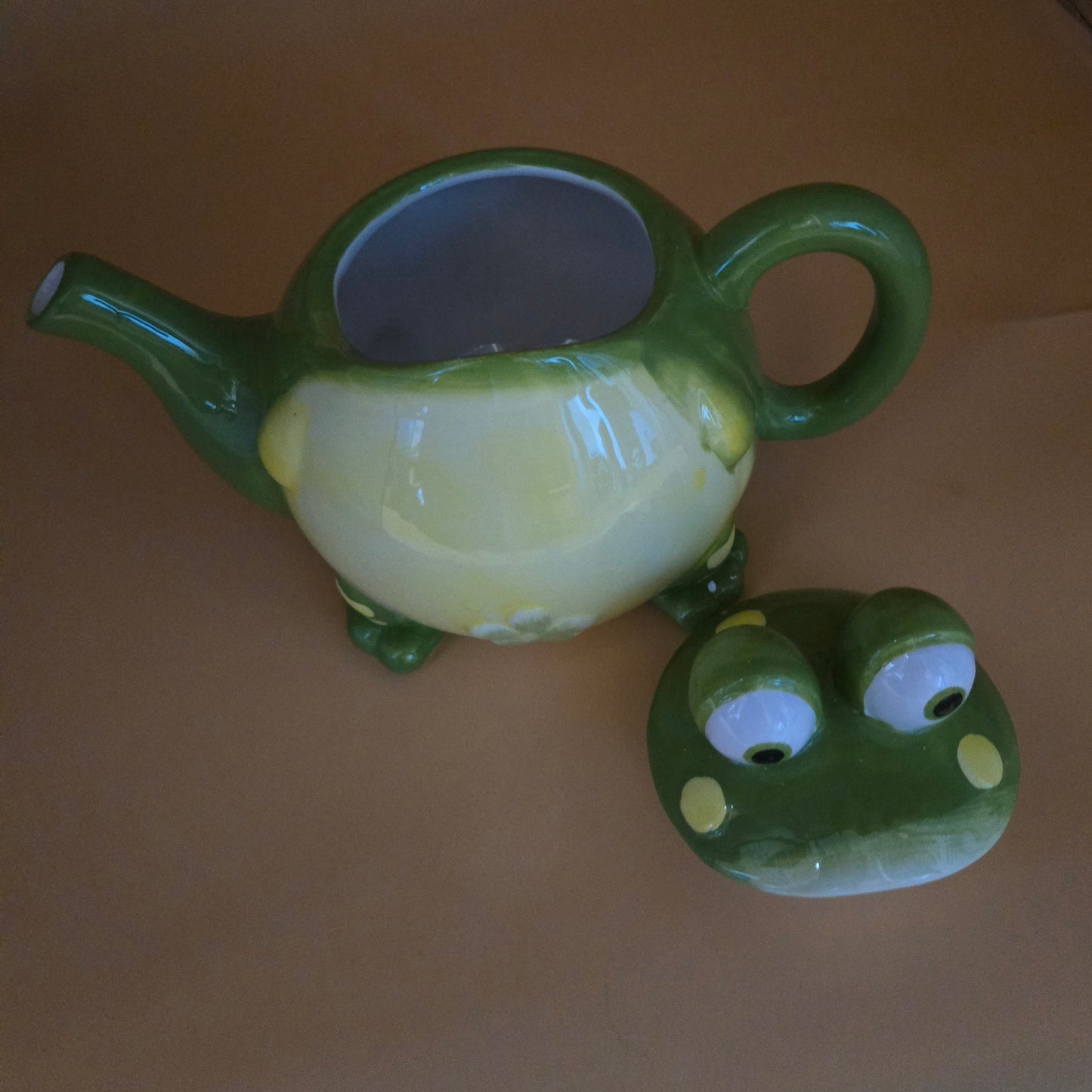 Teapot Ceramic Toby Toad