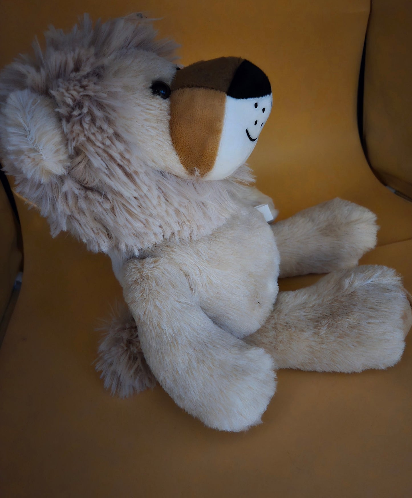 PLUSH LION WITH TAIL