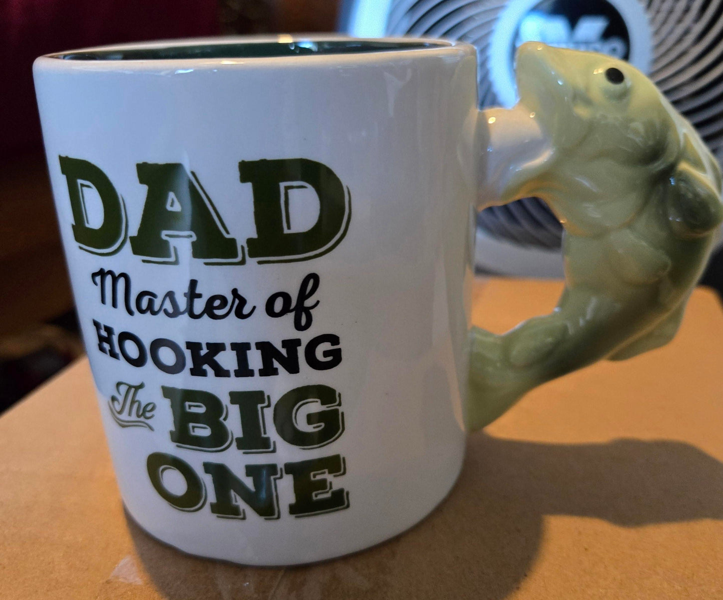 DAD MASTER OF HOOKING THE BIG ONE MUG