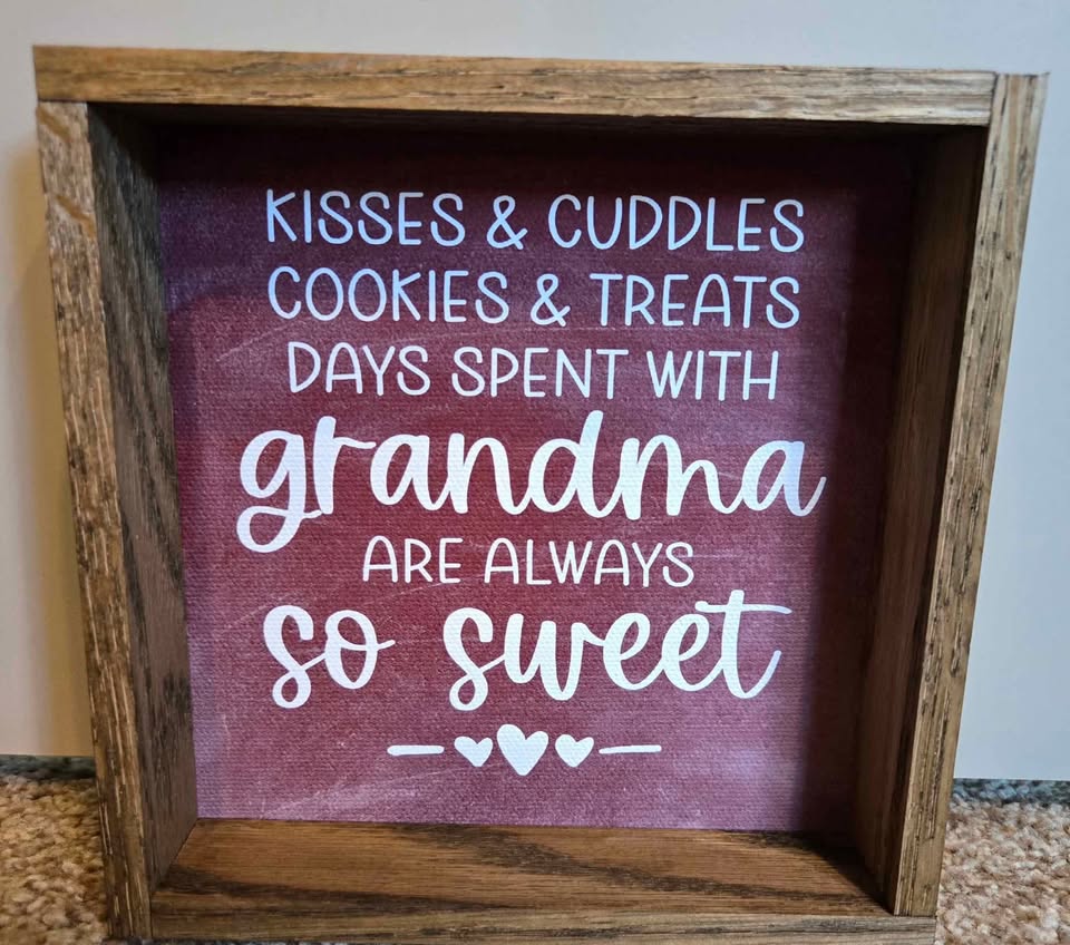 Wood Grandma's Sign Gift - Kisses and cuddles