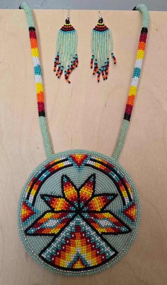 5 matching necklaces, 2 matching necklace